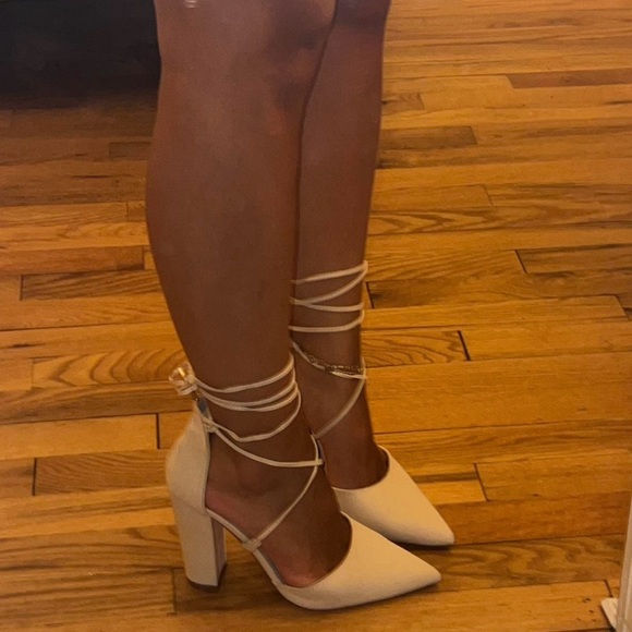 Suede closed toe heels - Picture 1 of 3